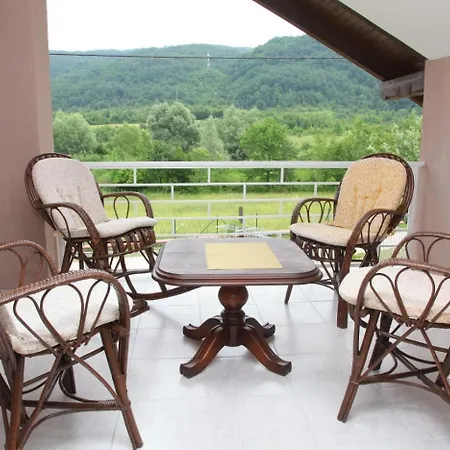 My Eden Bihac בית נופש *